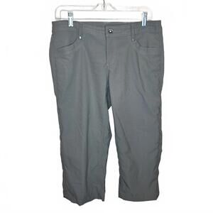 Kuhl long cargo Capri hiking short grey Women's Size 8